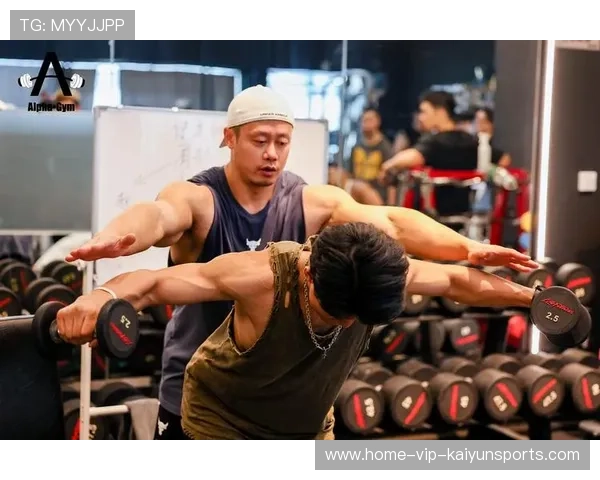 教练与球员关系融洽 团队凝聚力显著增强，教练在球队的作用